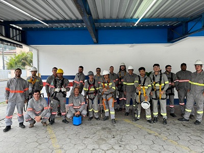 Celesc realiza mutirões semanais de limpeza de postes em Jaraguá do Sul