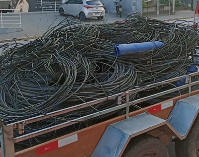 Operações de limpezas de postes em Jaraguá do Sul resultaram no envio de mais de 20 toneladas de materiais para reciclagem